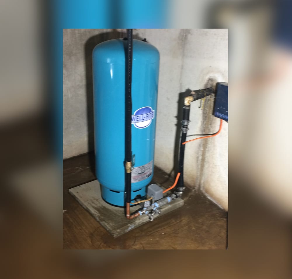 A blue water tank sitting in the middle of a room.